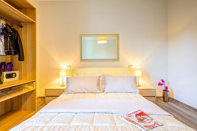 RHS Rienzo Suites