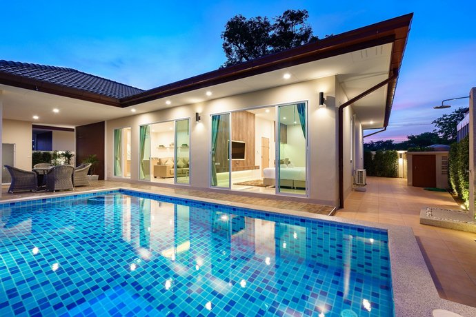 Luxury Pool Villa A18 / 3BR 6-8 persons