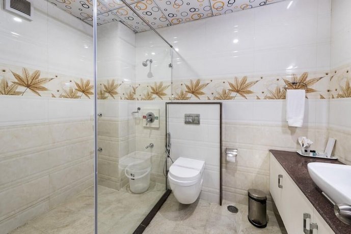 T S Royal Grand Hotel