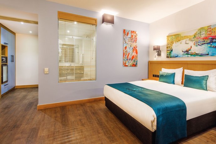 Big Box Hotel