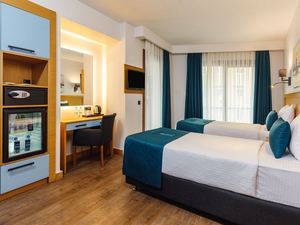 Big Box Hotel