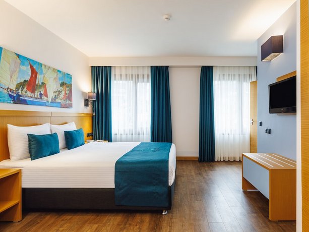Big Box Hotel