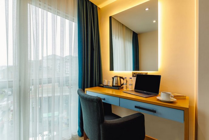 Big Box Hotel