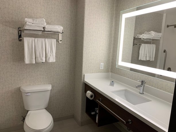 Holiday Inn Express Hotel & Suites Woodland Hills