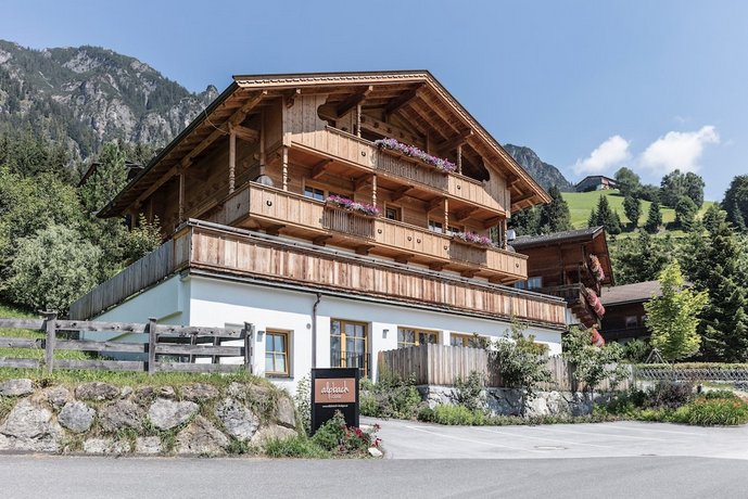 Alpbach Lodge Chalet Superior Alpbachtal Austria thumbnail