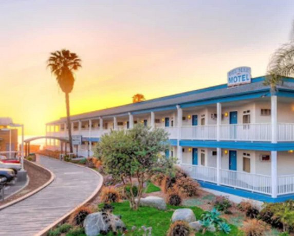 Del Mar Beach Hotel