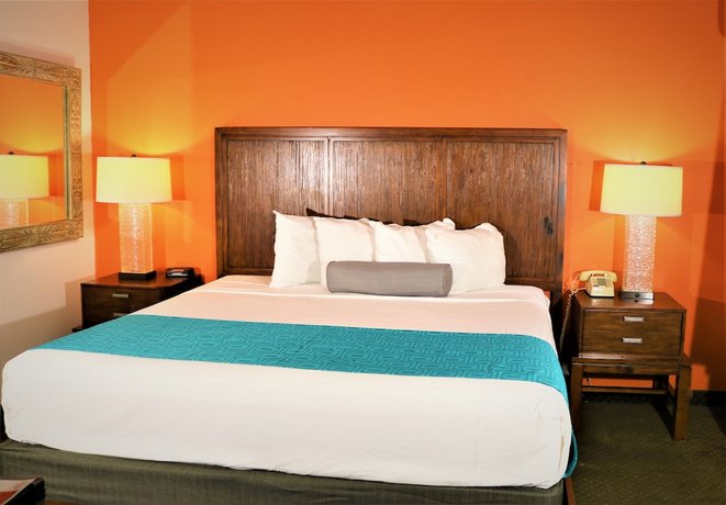 Howard Johnson by Wyndham Lake Front Park Kissimmee Motel