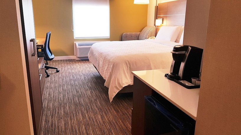 Holiday Inn Express Hotel and Suites Surrey