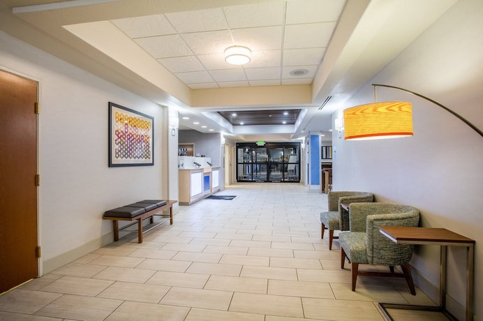 Holiday Inn Express Hotel & Suites Lewisburg