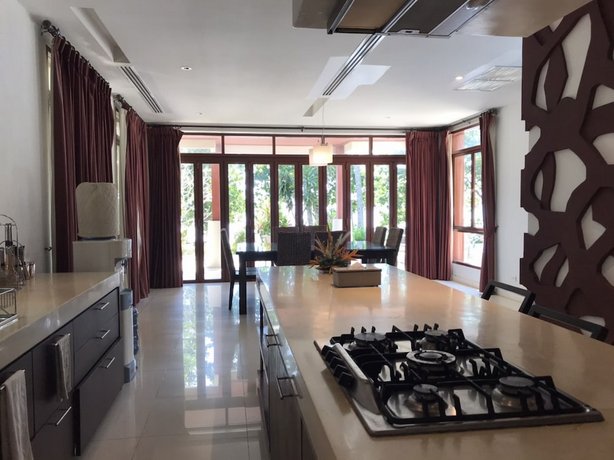 Amatapura Beachfront Villa 15