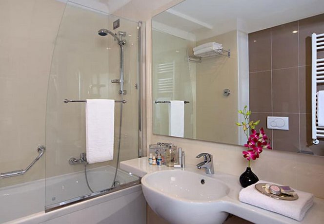 Smart Hotel Holiday