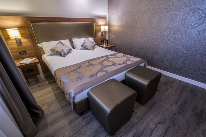 Smart Hotel Holiday