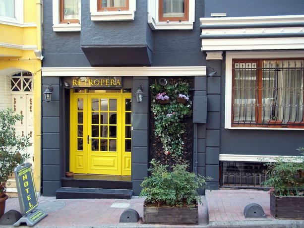 Retropera Hotel