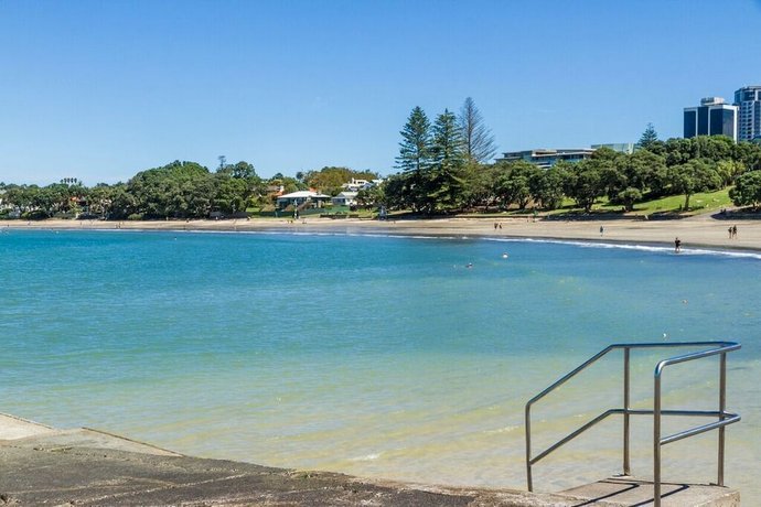 Emerald Inn on Takapuna Beach