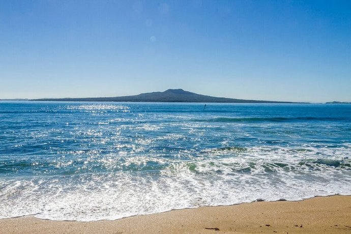 Emerald Inn on Takapuna Beach