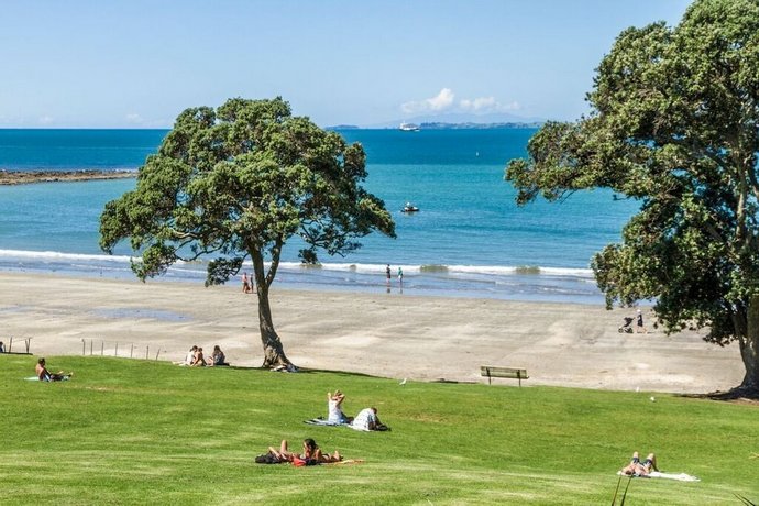Emerald Inn on Takapuna Beach