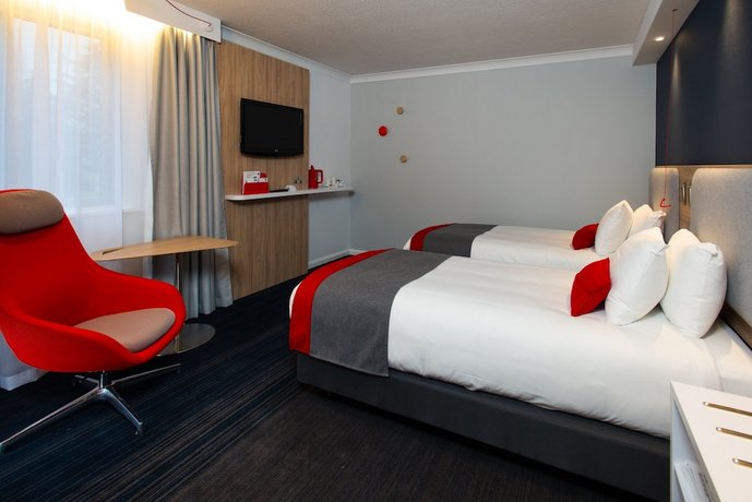 Holiday Inn Express London Luton Airport