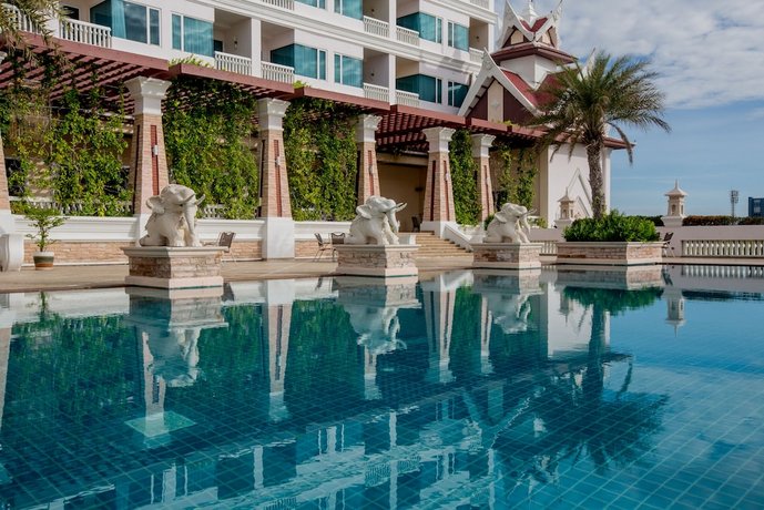 Grand Pacific Sovereign Resort & Spa