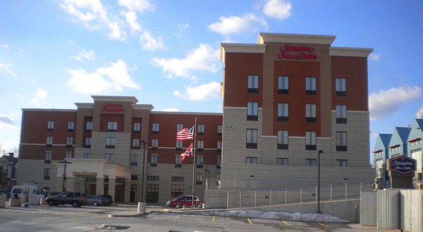 Hampton Inn & Suites Cincinnati / Uptown - University Area image 1