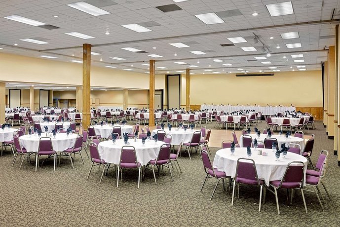 Ramada Inn and Suites Mitchell