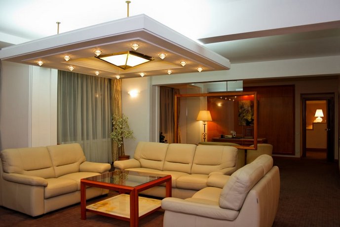 Hotel Aro Palace