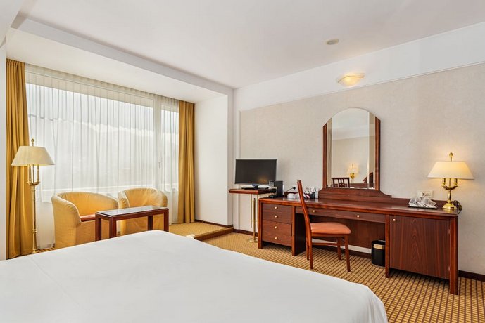 Hotel Aro Palace
