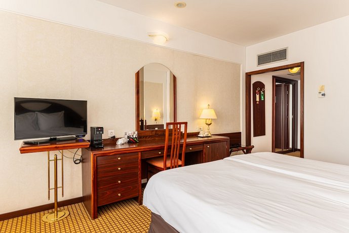 Hotel Aro Palace