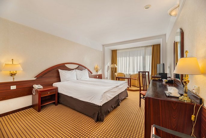 Hotel Aro Palace