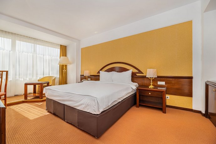 Hotel Aro Palace