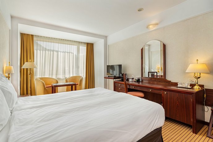 Hotel Aro Palace