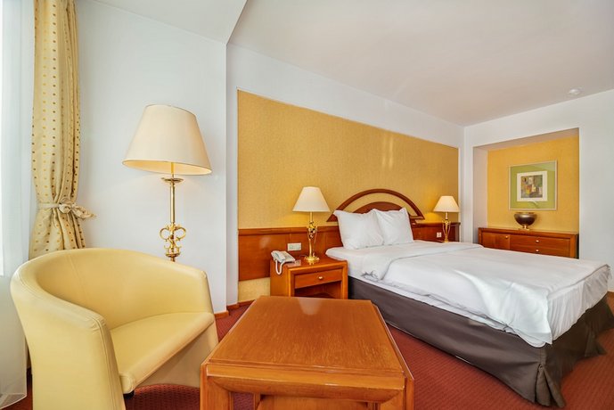 Hotel Aro Palace
