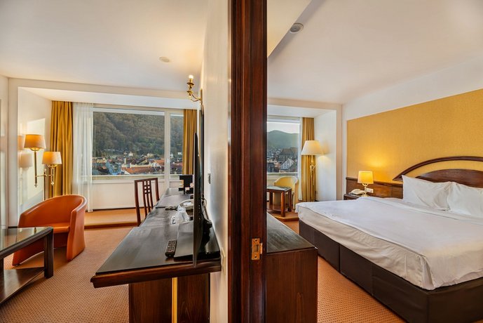 Hotel Aro Palace