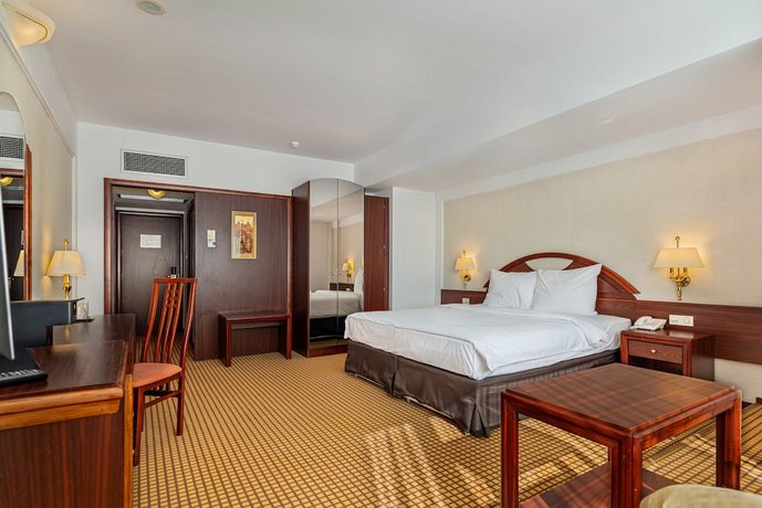Hotel Aro Palace