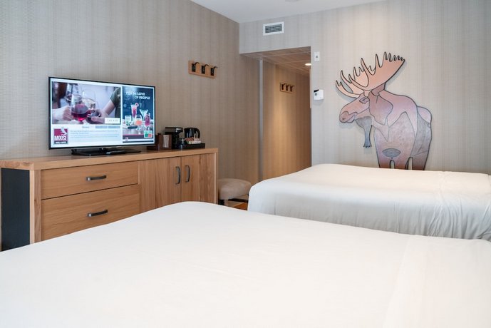 Moose Hotel and Suites