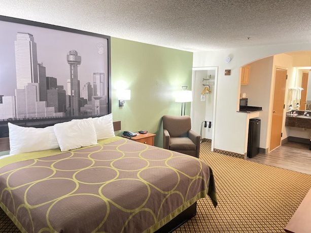 Super 8 by Wyndham Fort Worth South