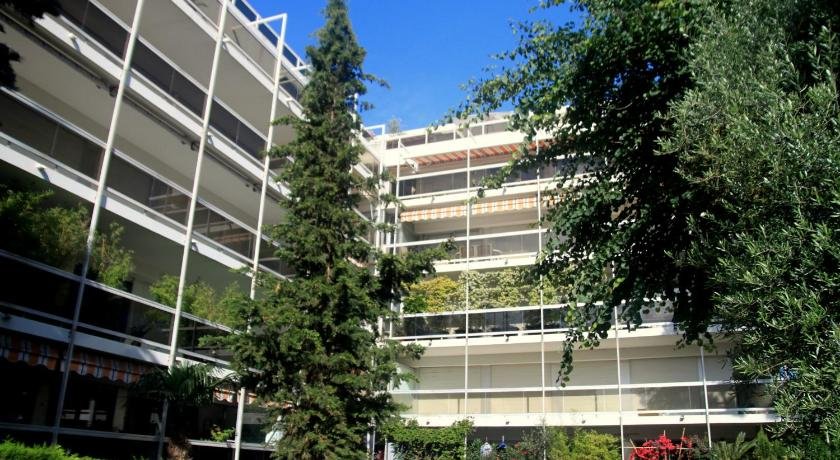 Logement Climatise A Juan Les Pins Dans Residence Avec Piscine