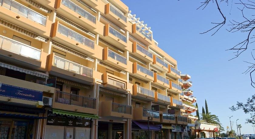 Apartment St james