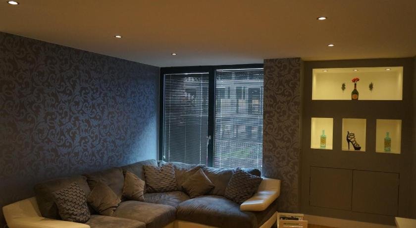 2 Bedroom Apartment - Close To Piccadilly Train Station / Edge Of The Northern Quarter