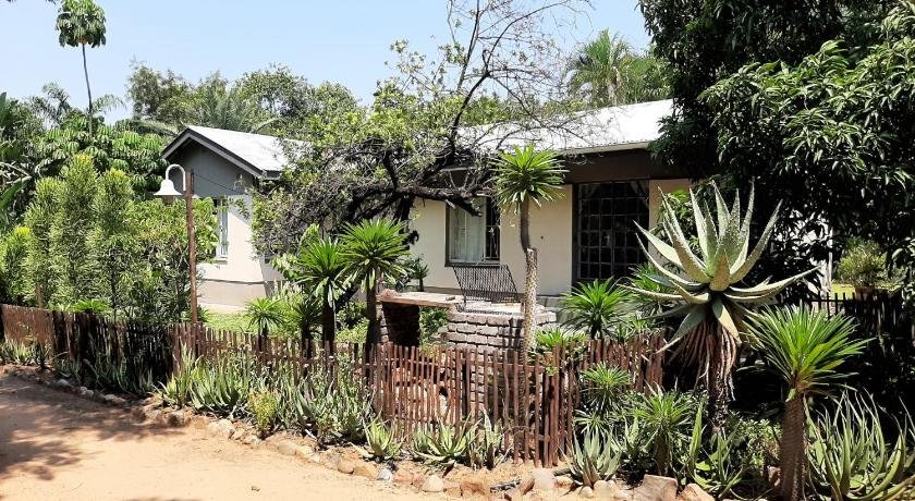 Elephant Walk Guesthouse and Back Packers