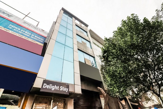 Vaccinated Staff- OYO 62176 Delight Stay