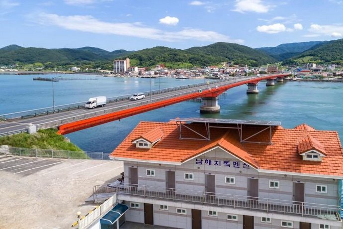 Namhae Jijok Pension