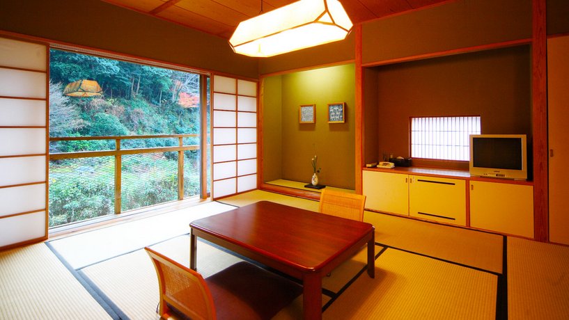 RYOKAN Ureshino Onsen Taishouya Shiibasanso