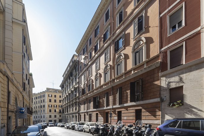 Colosseo Apartment with Patio