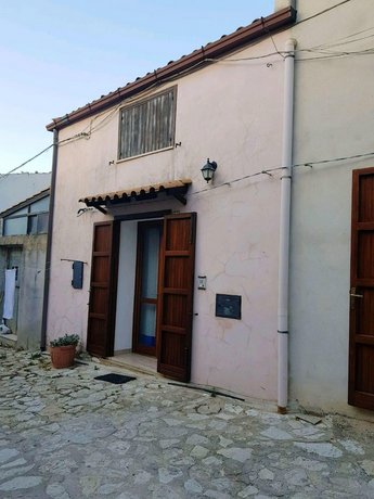 House With 2 Bedrooms in Scopello