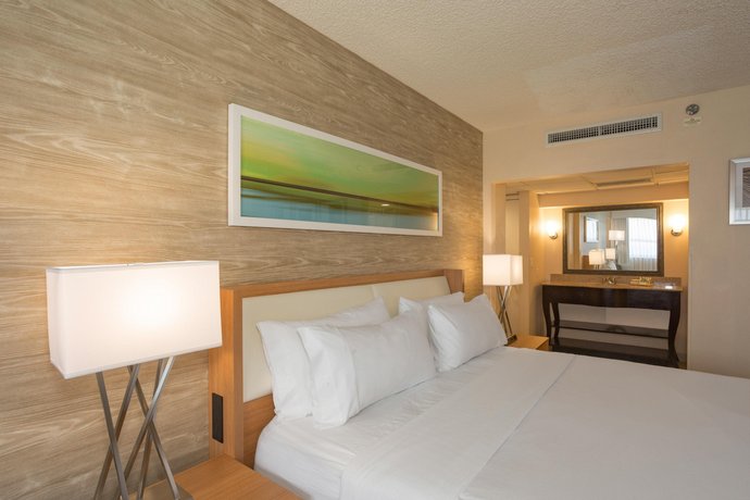 Holiday Inn Miami Beach-Oceanfront an IHG Hotel
