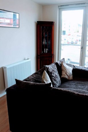 Modern Apartment with Balcony Sleeps 3