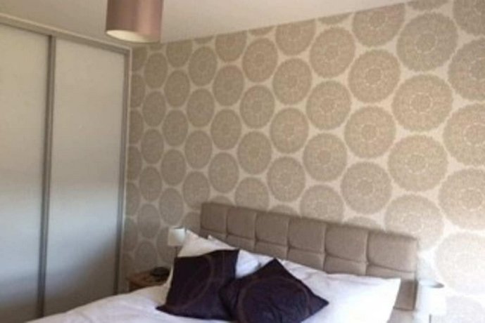 Modern Apartment with Balcony Sleeps 3
