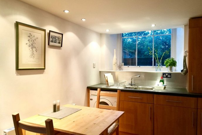 1 Bedroom Mezzanine Flat Accomodates 4