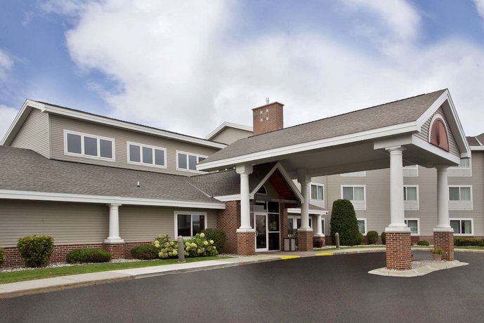 GrandStay Hotel and Suites Beaver Dam