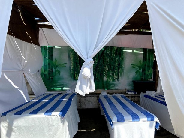 Mar Celeste All Inclusive on the beach